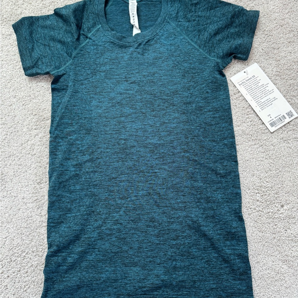 Lululemon Swiftly Speed Short-Sleeve Hip
Length size 4
